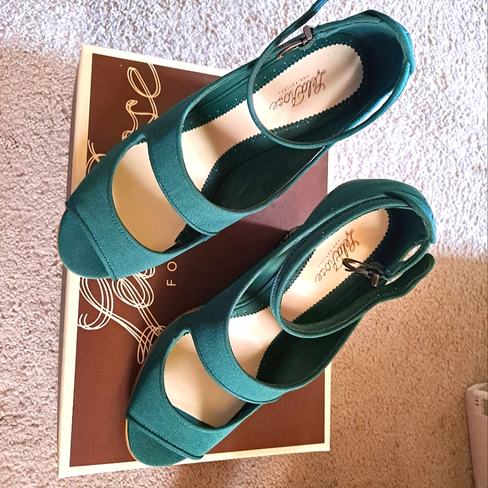 Lela Rose Sandals Size 11